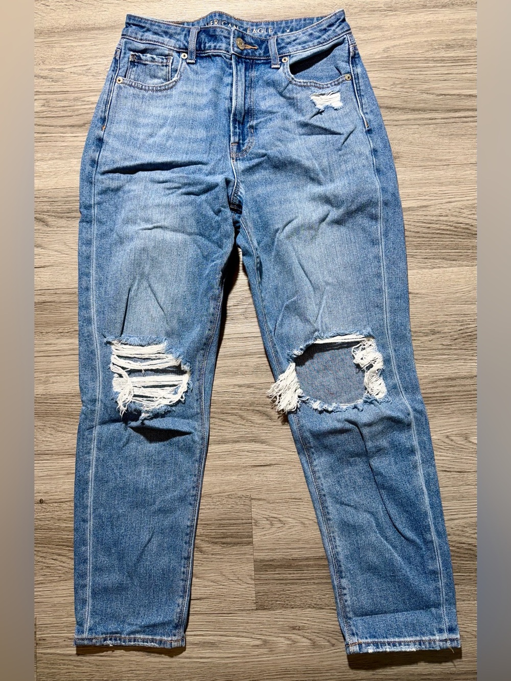 American Eagle Mom Jean Women’s Size 4 Short Distressed Blue Denim Jeans